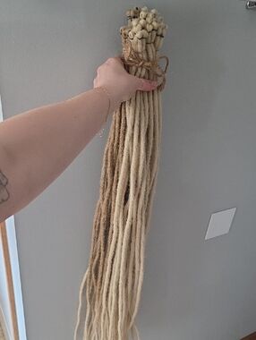 Synthetic Ombre Dreadlock Extensions in Natural Blonde and Honey